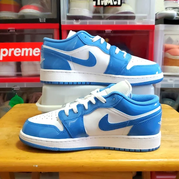 Nike Air Jordan 1 Low SE - Picture 2 of 6